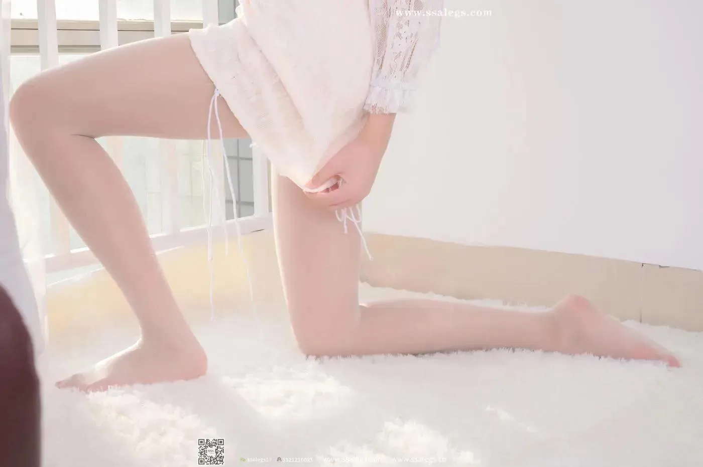 [SSA丝社]超清写真 NO.401 素素阳光明媚的窗边亮闪闪开档肉丝(上)[23] [40P]插图
